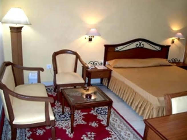 Treebo Trend Corporate Inn Chandīgarh Екстериор снимка